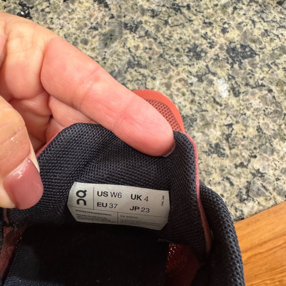 On Running Burgundy Sneakers - Picture 4 of 4
